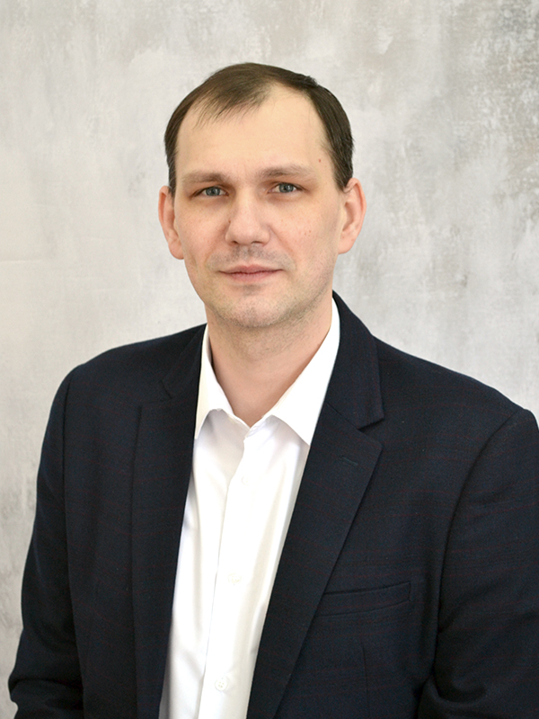 Комаров Анатолий Юрьевич.