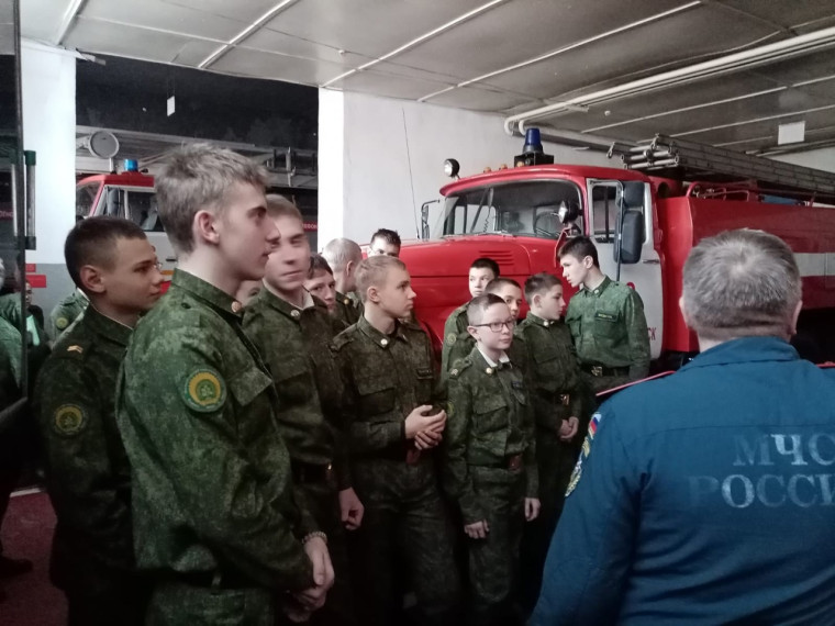 ЗНАКОМИМСЯ С ПРОФЕССИЕЙ "ПОЖАРНЫЙ".