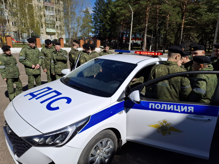 ВСТРЕЧА КАДЕТ С СОТРУДНИКАМИ ГОСАВТОИНСПЕКЦИИ.