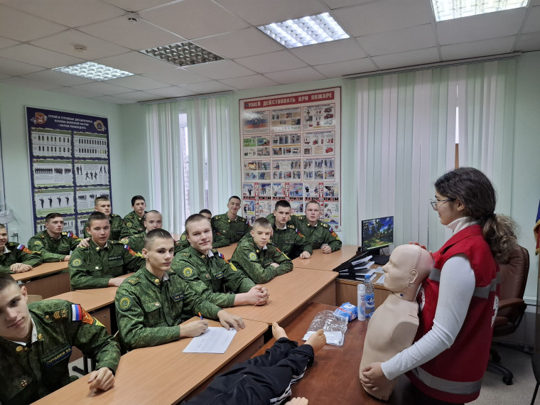 БЕСЕДА С ИНСТРУКТОРОМ КРАСНОГО КРЕСТА.