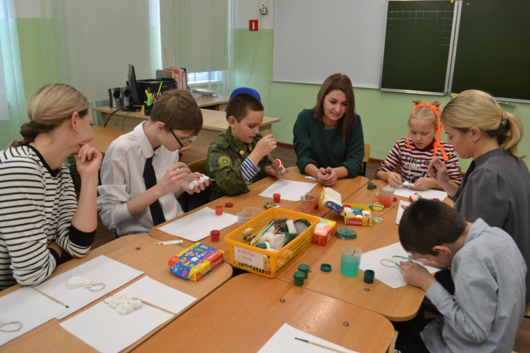 КАДЕТЫ - УЧАСТНИКИ ГОРОДСКОГО ФОРУМА "МИР ОДИН НА ВСЕХ".